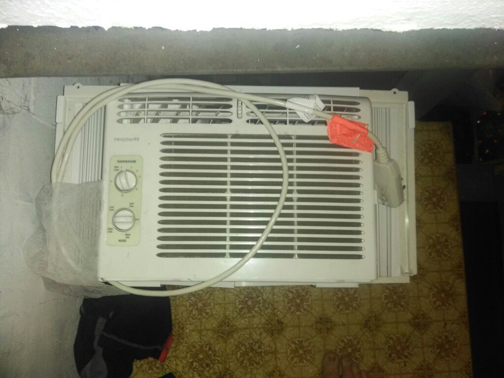 Like new 5000 btu air conditioner