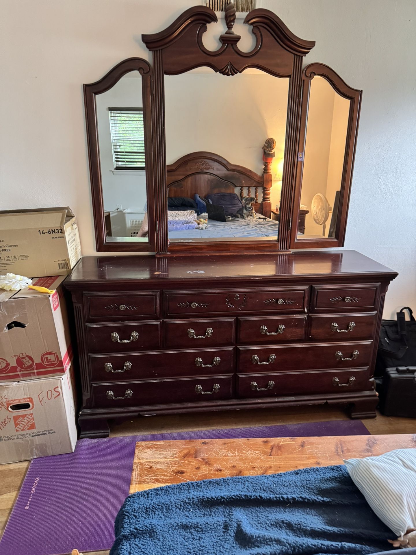Dresser With Mirror