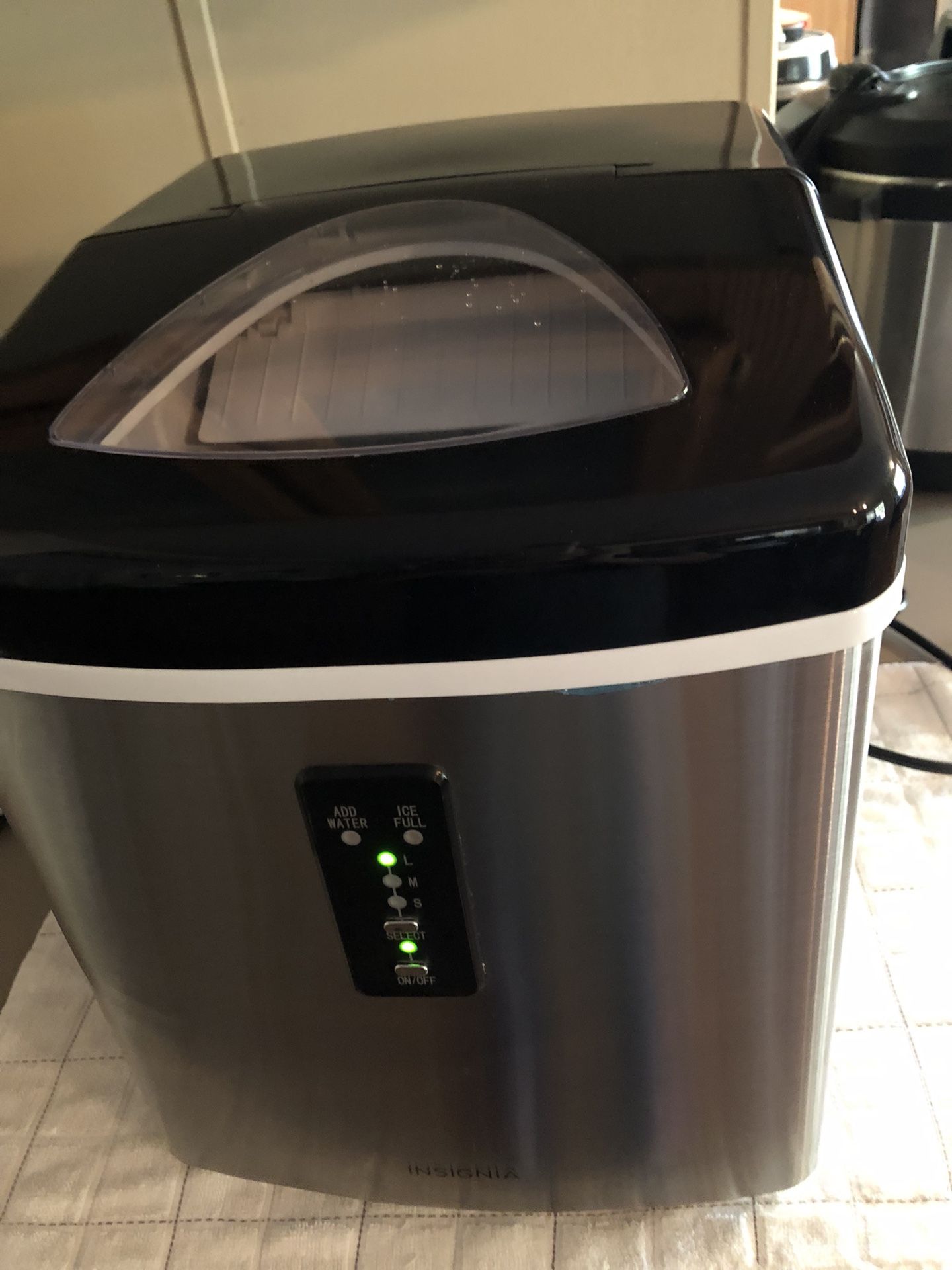 Insignia 33lb Portable Ice Maker NS-IMP33SS9 Auto Shut-Off Open Box