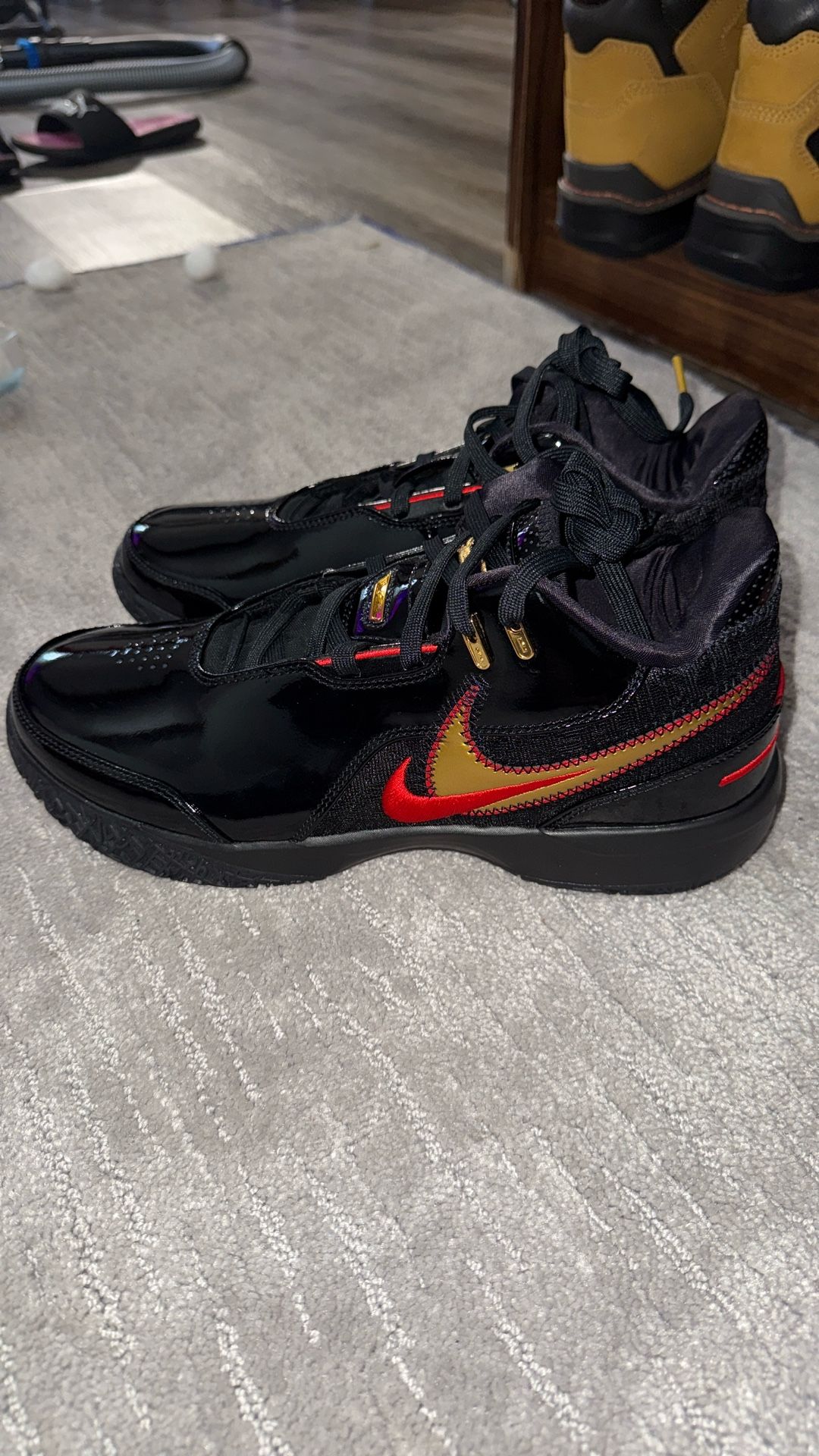 Nike Basketball π Shoes Size 9 1/2