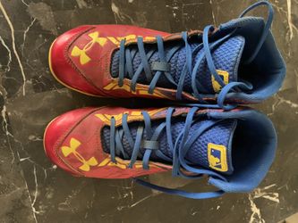Under Armour Superman baseball cleats 5y
