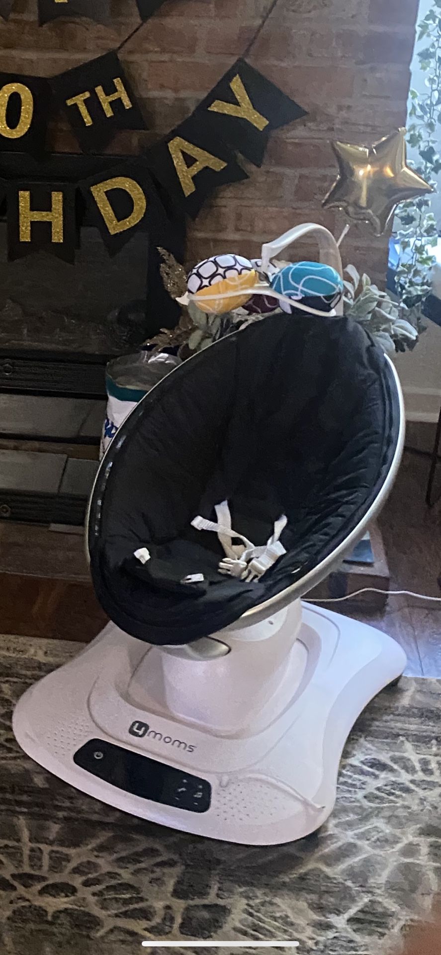 4 Moms Mamaroo Multi- Motion Baby Swing with Bluetooth