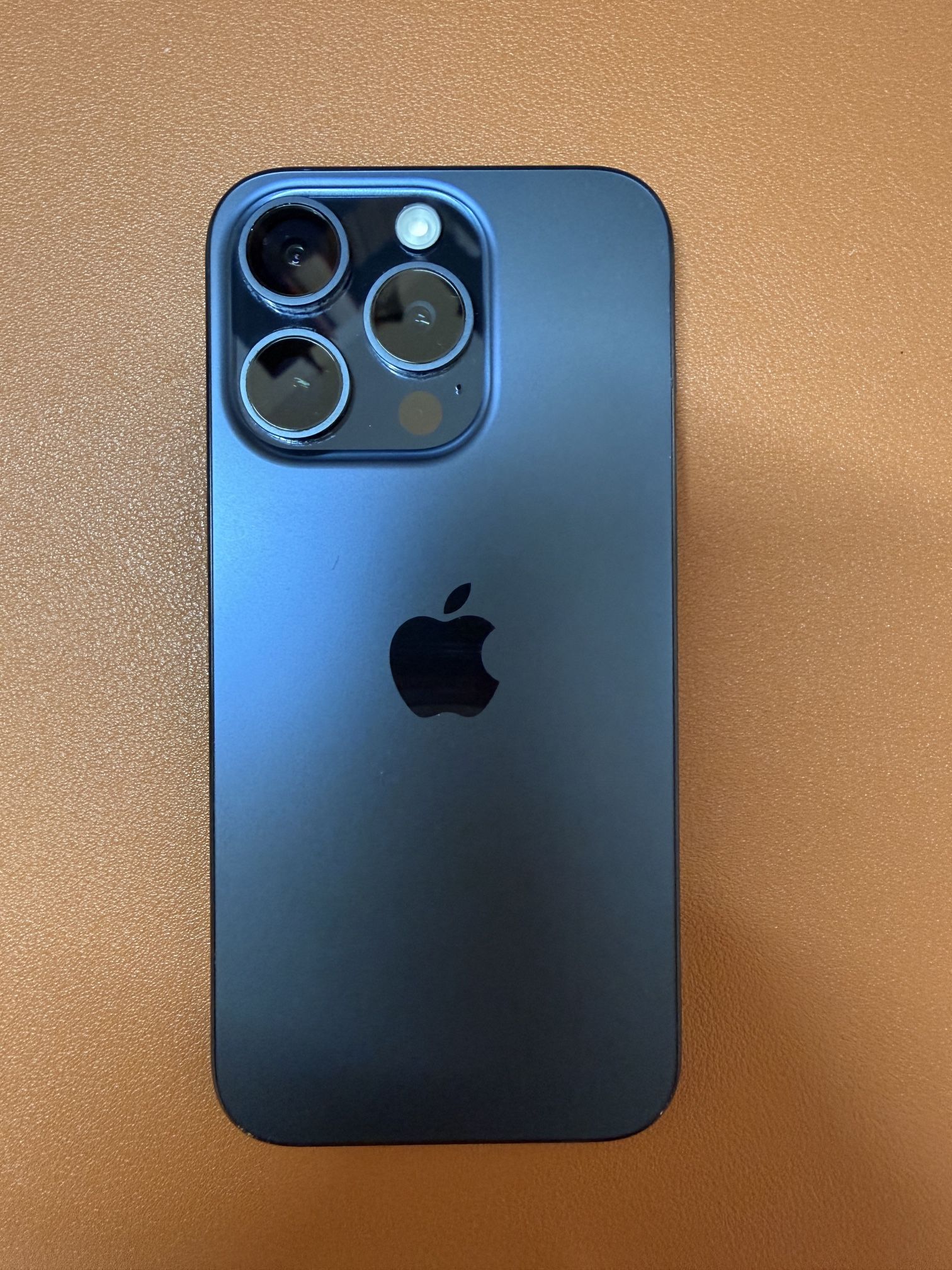 iPhone 15 Pro - 256 GB - 3 Original Cases - Unlocked