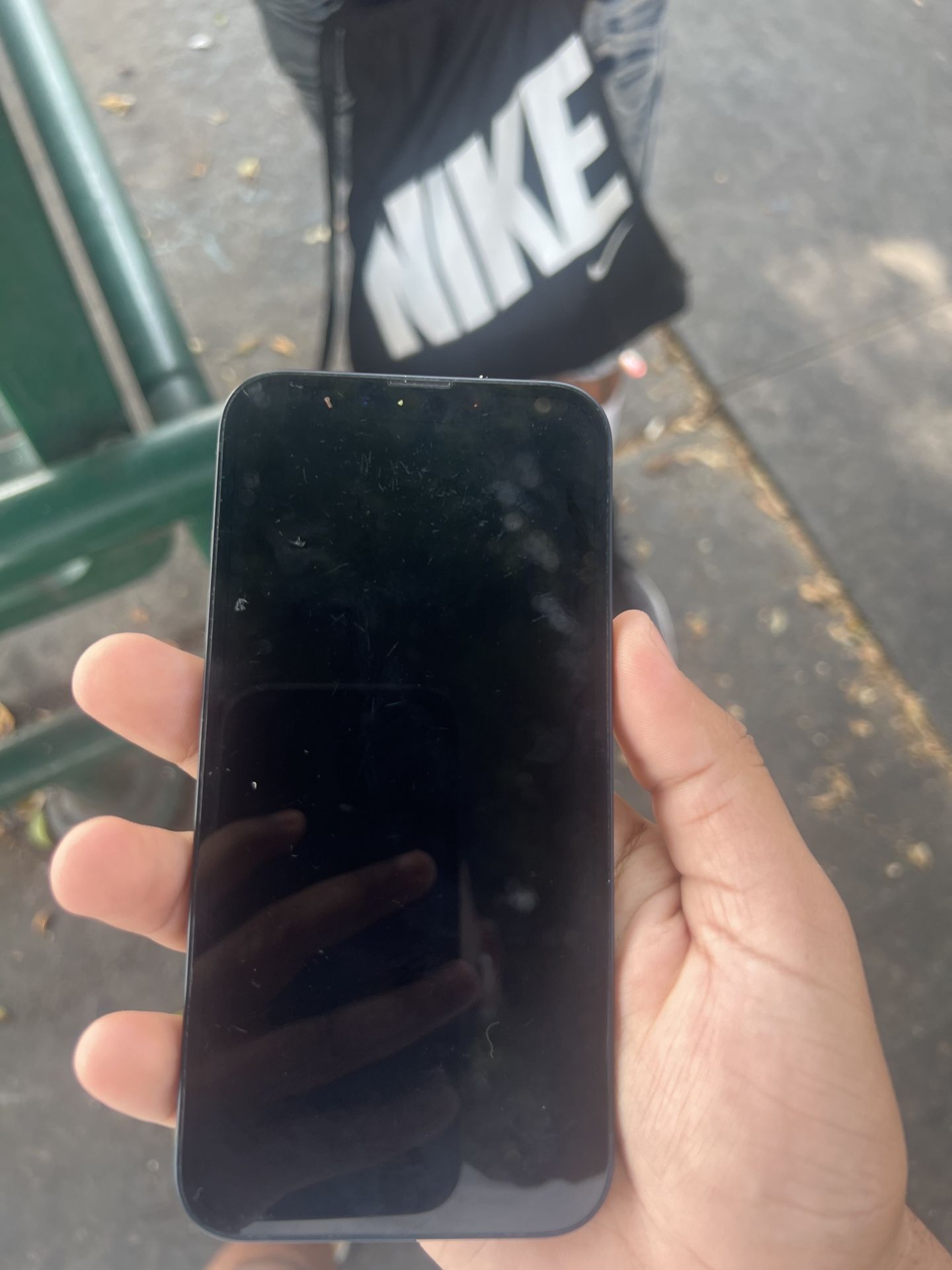 iPhone 13 - Locked