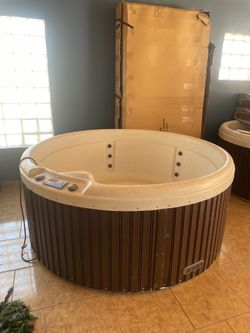 Hot Tub Round Spa - Cover, Lifter, Steps, Delivery & Filters Included - 6’6” - Closeout Colors