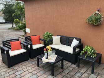 New Italian outdoor furniture in its box 1 year warranty