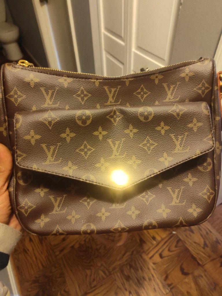 Louis Vuitton Envelope Clutch
