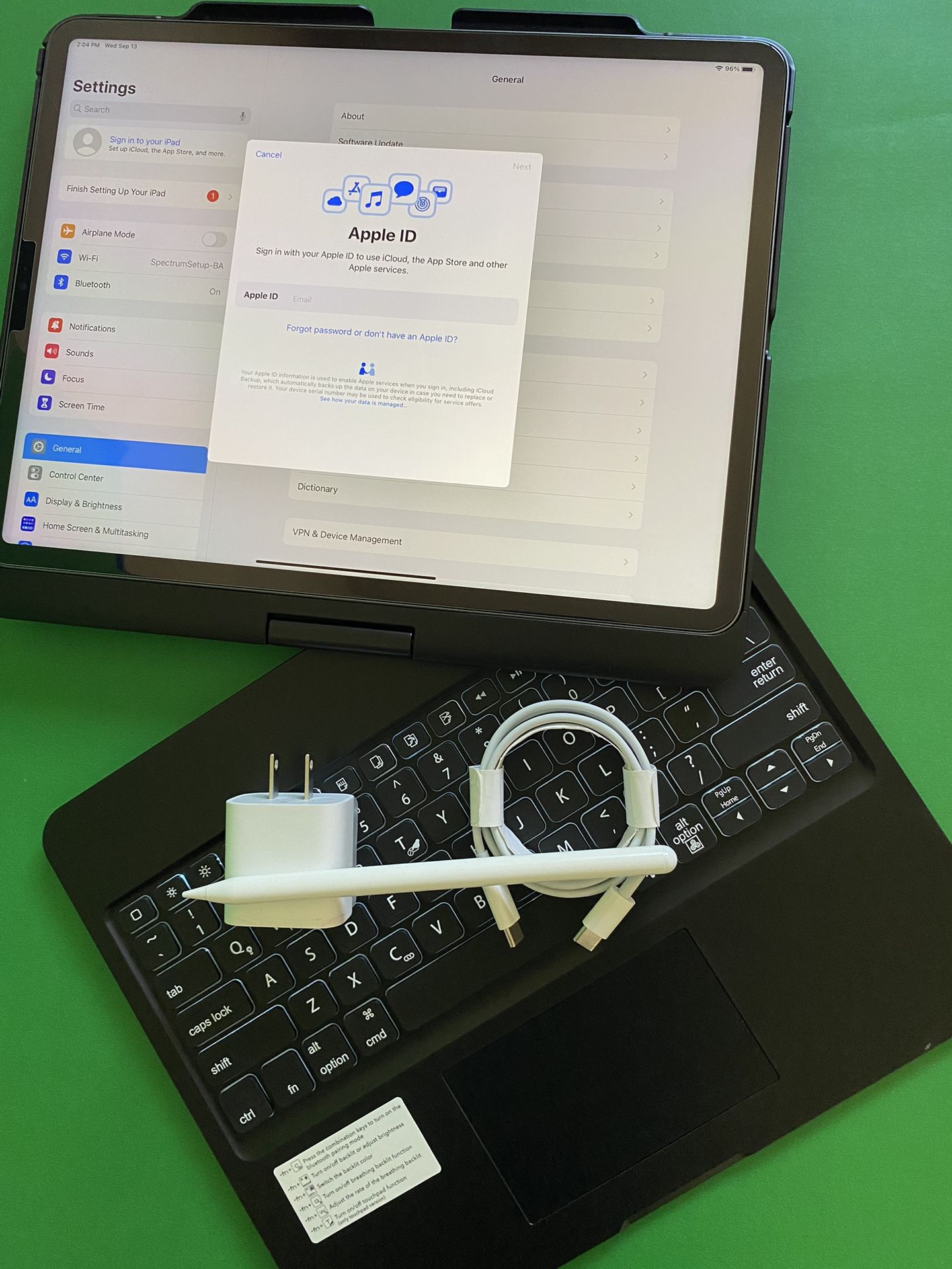 256GB Apple IPad Pro 12.9” 5th Generation (2021 Model / M1 chip / Liquid Retina XDR display) with keyboard, pen & Accessories