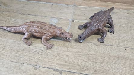 Wooden Crocodile Figurines Leather Cover 