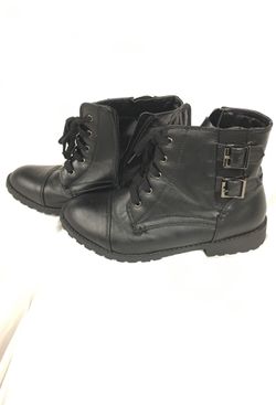 Girls boots size 4 $8.00