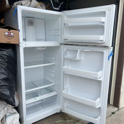 GE Refrigerator 