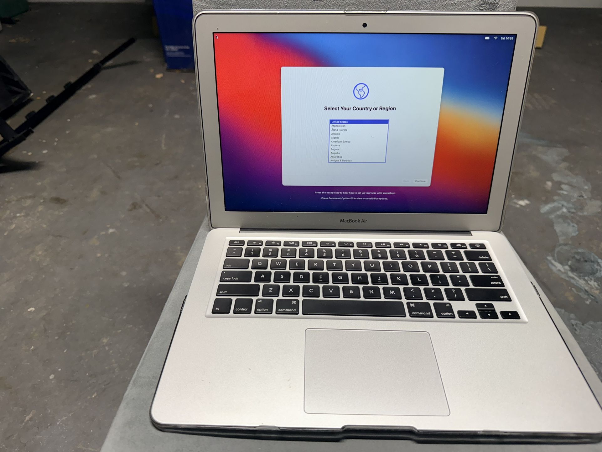 MacBook Air (13-inch, 2017). 