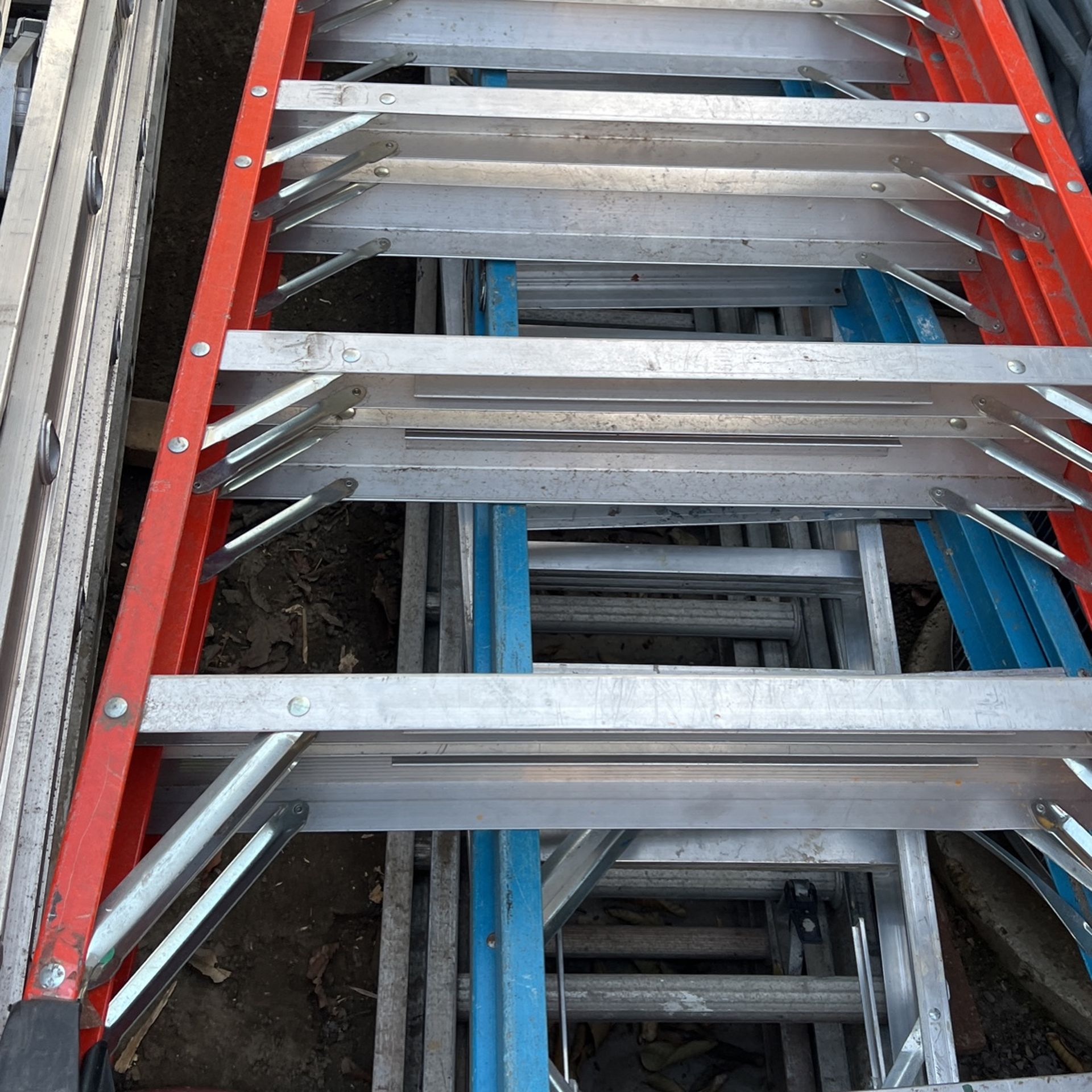 Escalera de 14 pies seminueva 350 precio firme