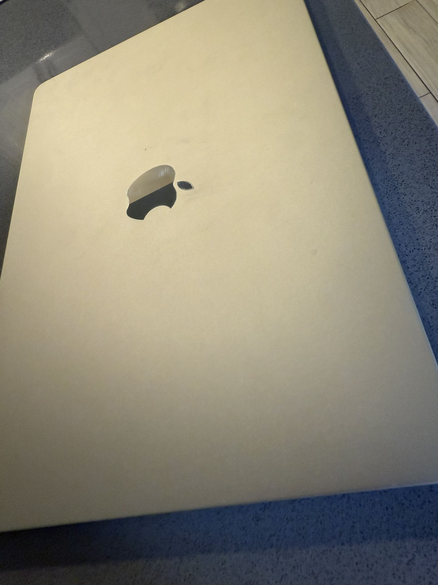 MacBook Air 15 Inch- 256 GB