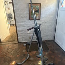 Mountain/Vertical Climber exercise machine 