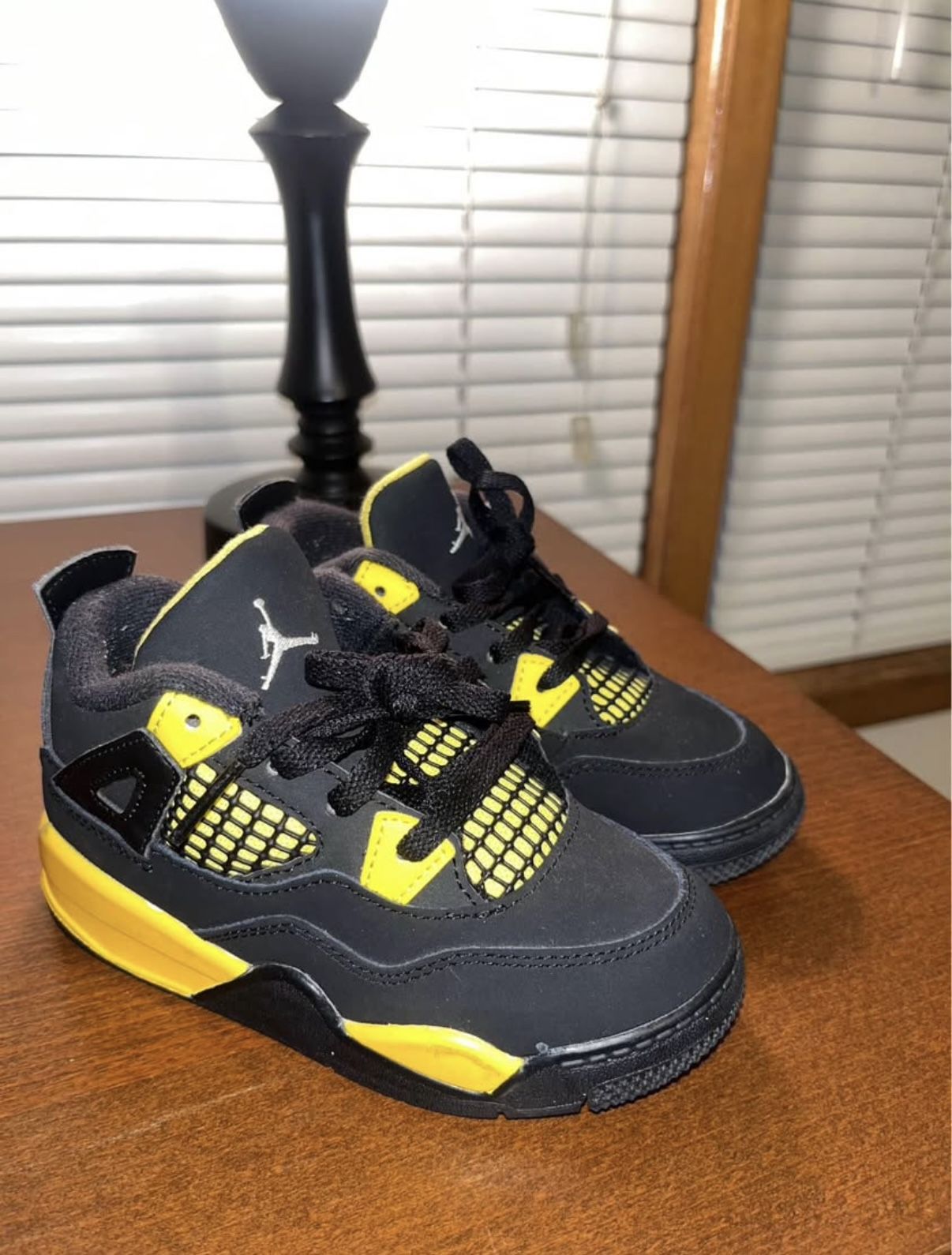 Jordan 4 Retro Thunder