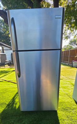 Frigidaire Refrigerator w/icemaker