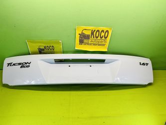 2016 - 2018 HYUNDAI TUCSON LOWER TAILGATE PANEL WHITE OEM 87371-D3100
