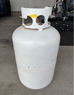 30 LB propane tank for grill.