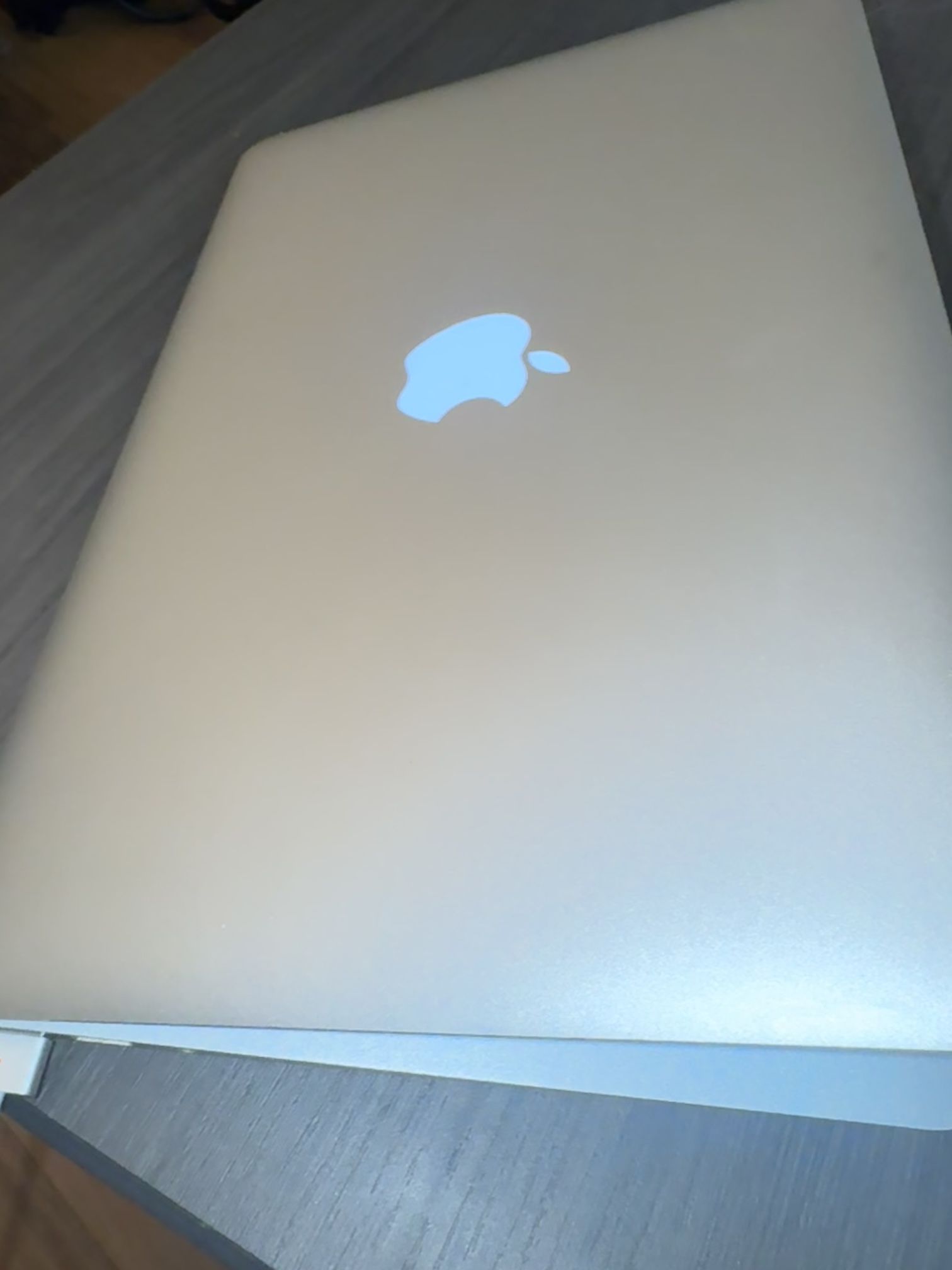 Macbook Air 13-inch, 2017 (256GB)