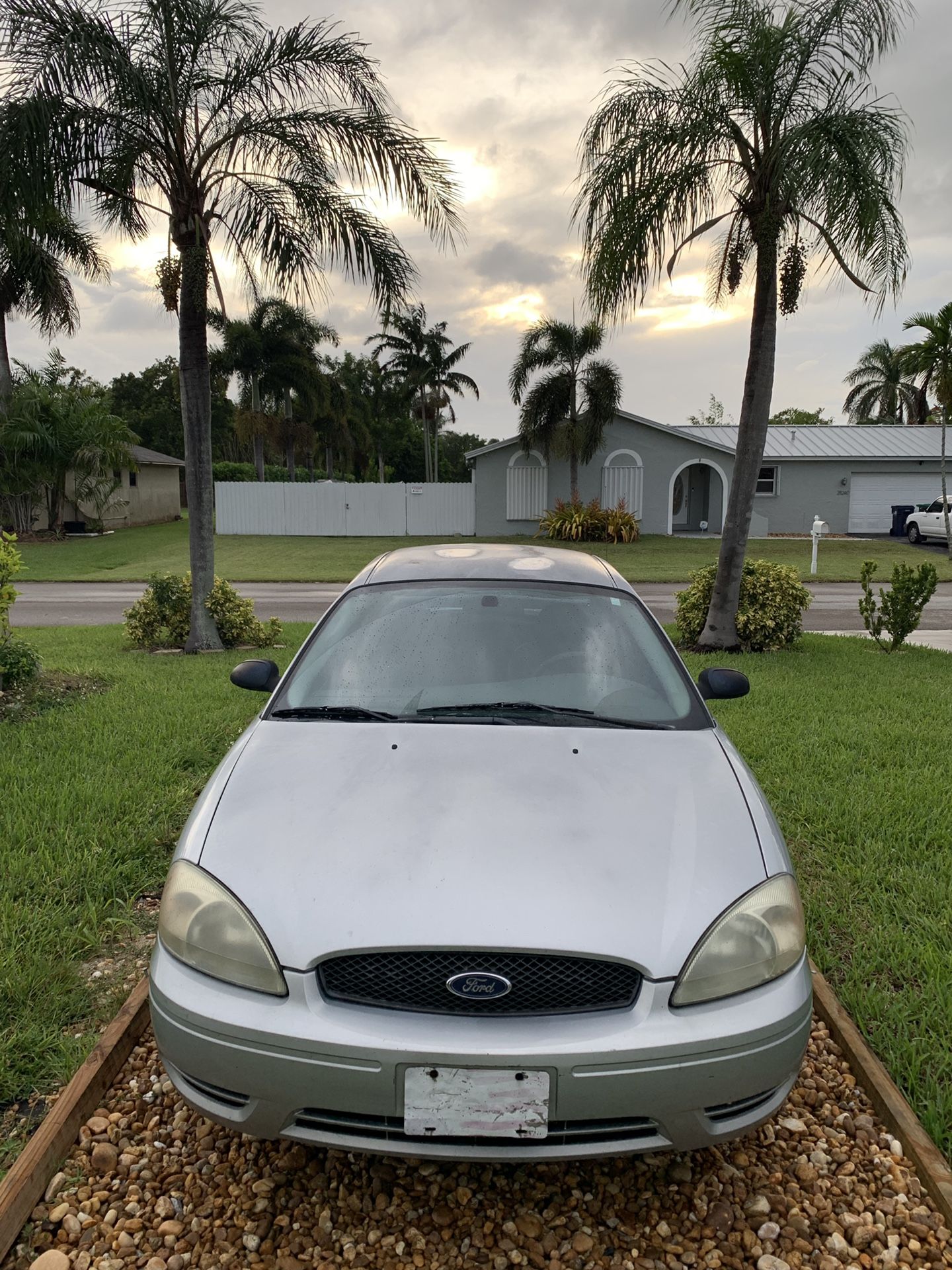 2004 Ford Taurus