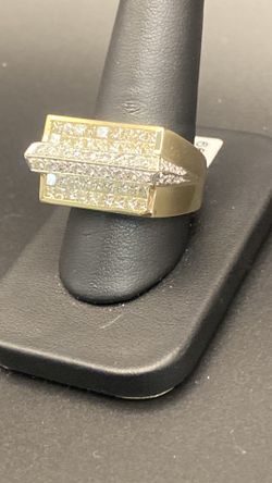 Man’s 21.3 Gram 14kt Yg Ring With Aprox 5 Cttw Natural Diamonds 