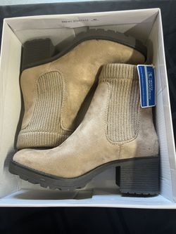 NEW- White Mountain Boots