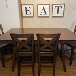 Wooden table (4 chairs)