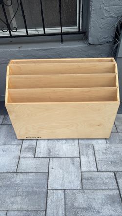 Bookshelf on wheels for kids