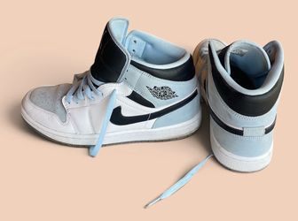 Jordan   Size US 8.5. Pick up.