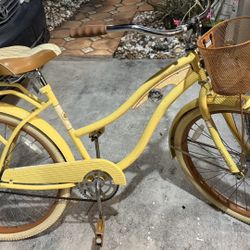 Beach Cruiser Nel Lusso Huffy Basket Foot brakes Like New 26 Inch