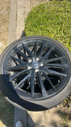 2023 Toyota Camry wheels