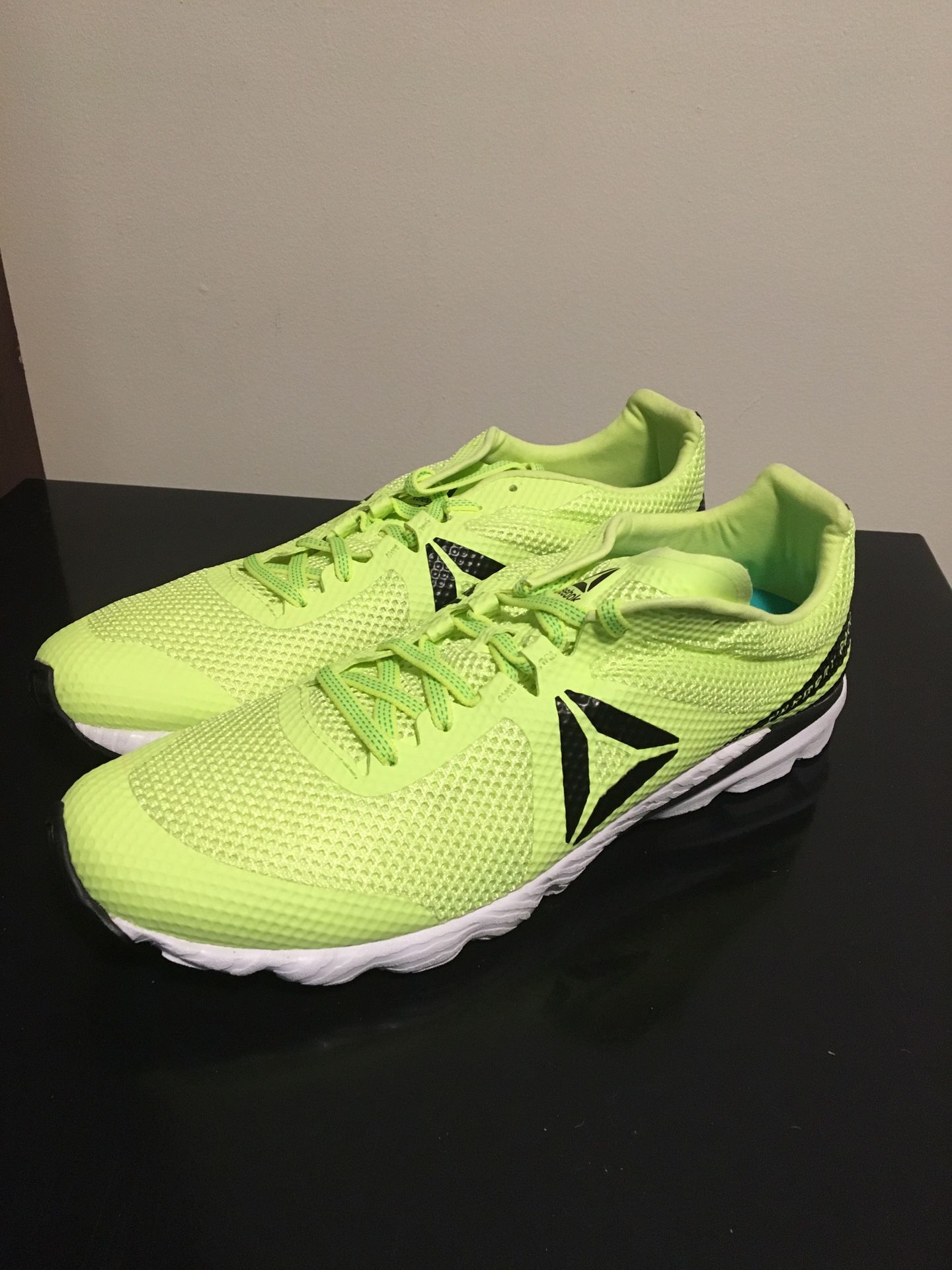 Men's Brand New Reebok Harmony Racer Size 9.5 Neon / White Shoes