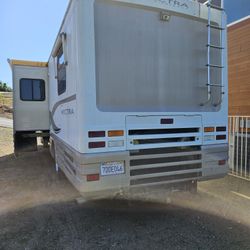 1996 Winnebago Vectra diesel pusher