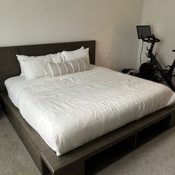 King Storage Platform Bed & Dresser & Nightstand