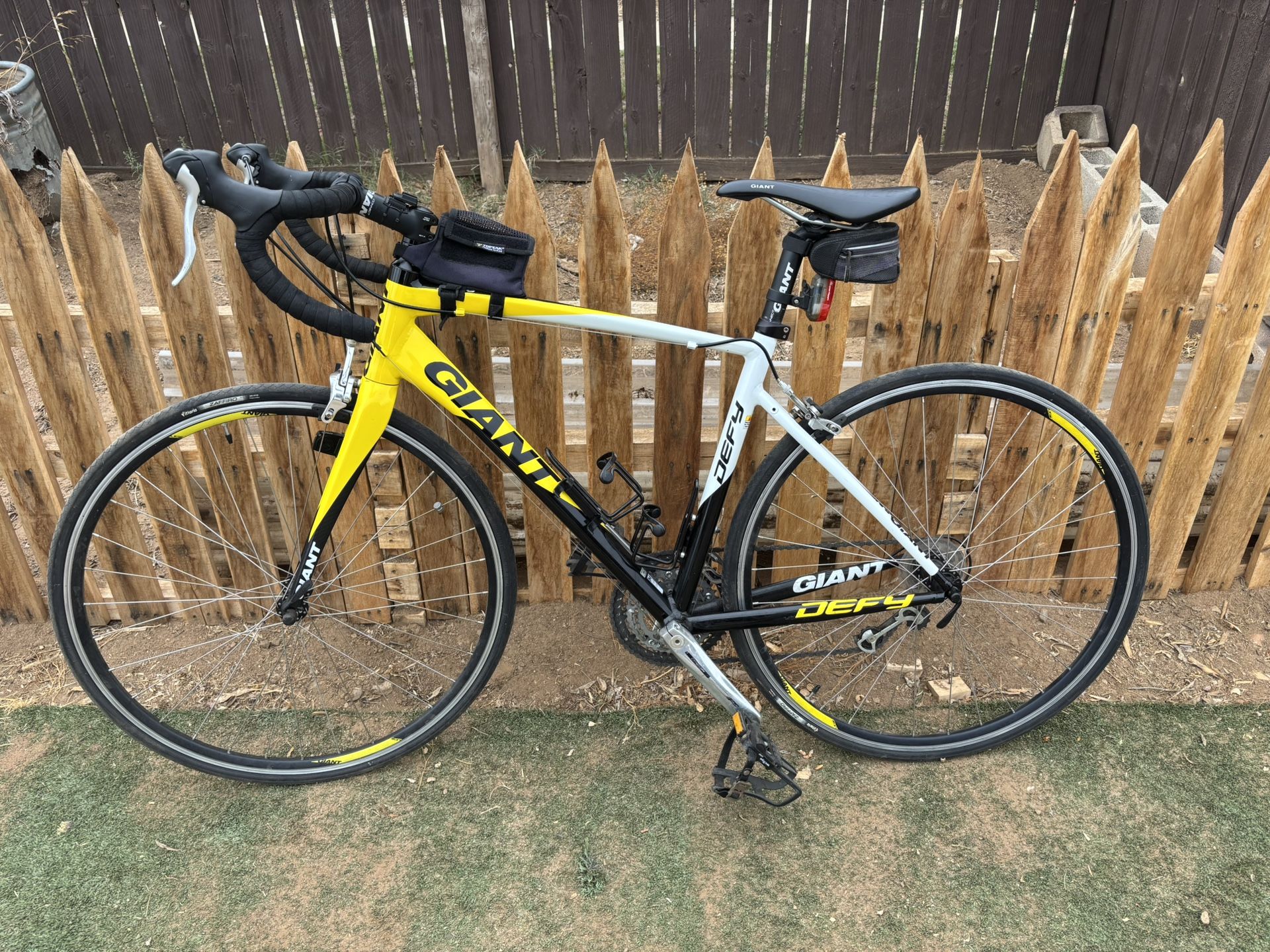 GIANT DEFY Road bike in awesome condition! ALUXX SL 6000 series