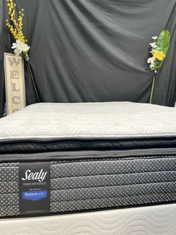 LOVELY PILLOW TOP 🌟❤️QUEEN 🌟❤️MATTRESS 🌟❤️AND BOX SPRING 