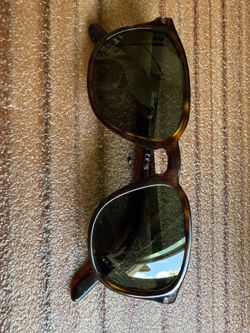 Person sunglasses