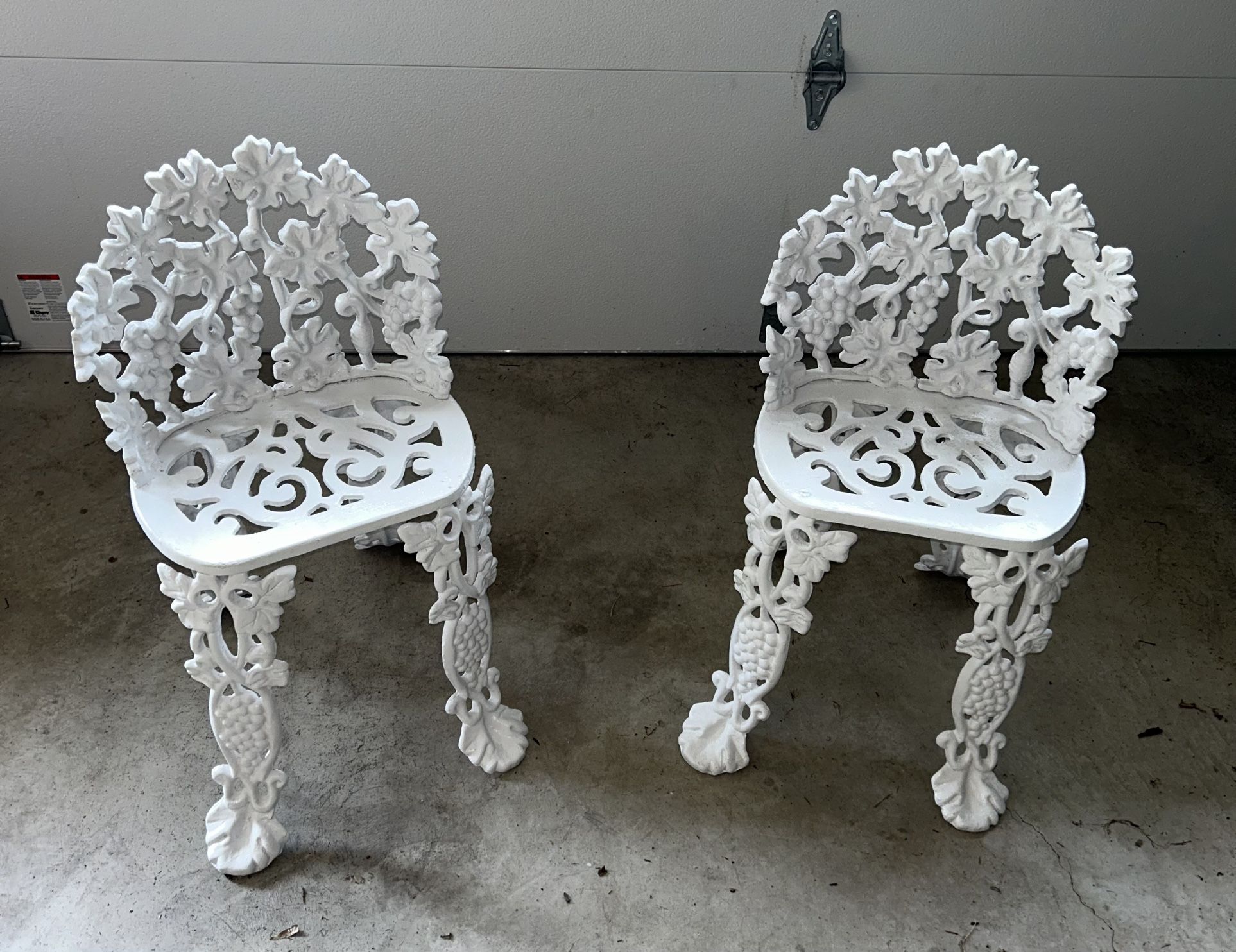 White Victorian 1950s Cast Iron Chair Set