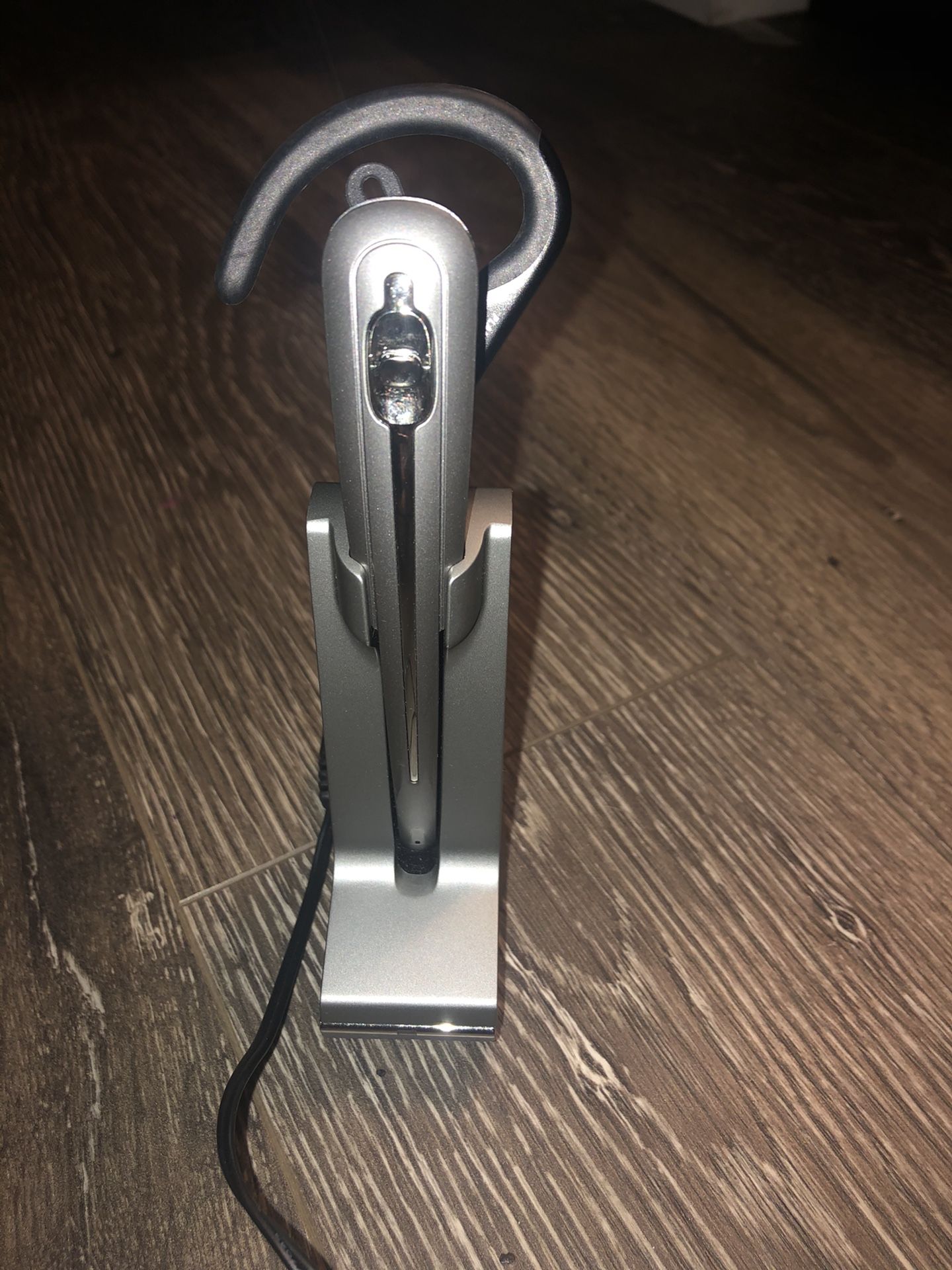WH100B Bluetooth Headset User Manual Plantronics