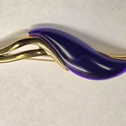 Vintage 1960s 70s Signed Park Lane Brooch Goldtone Frame Purple Lucite 