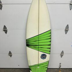 5’9 Surfboard with Bag and Fins