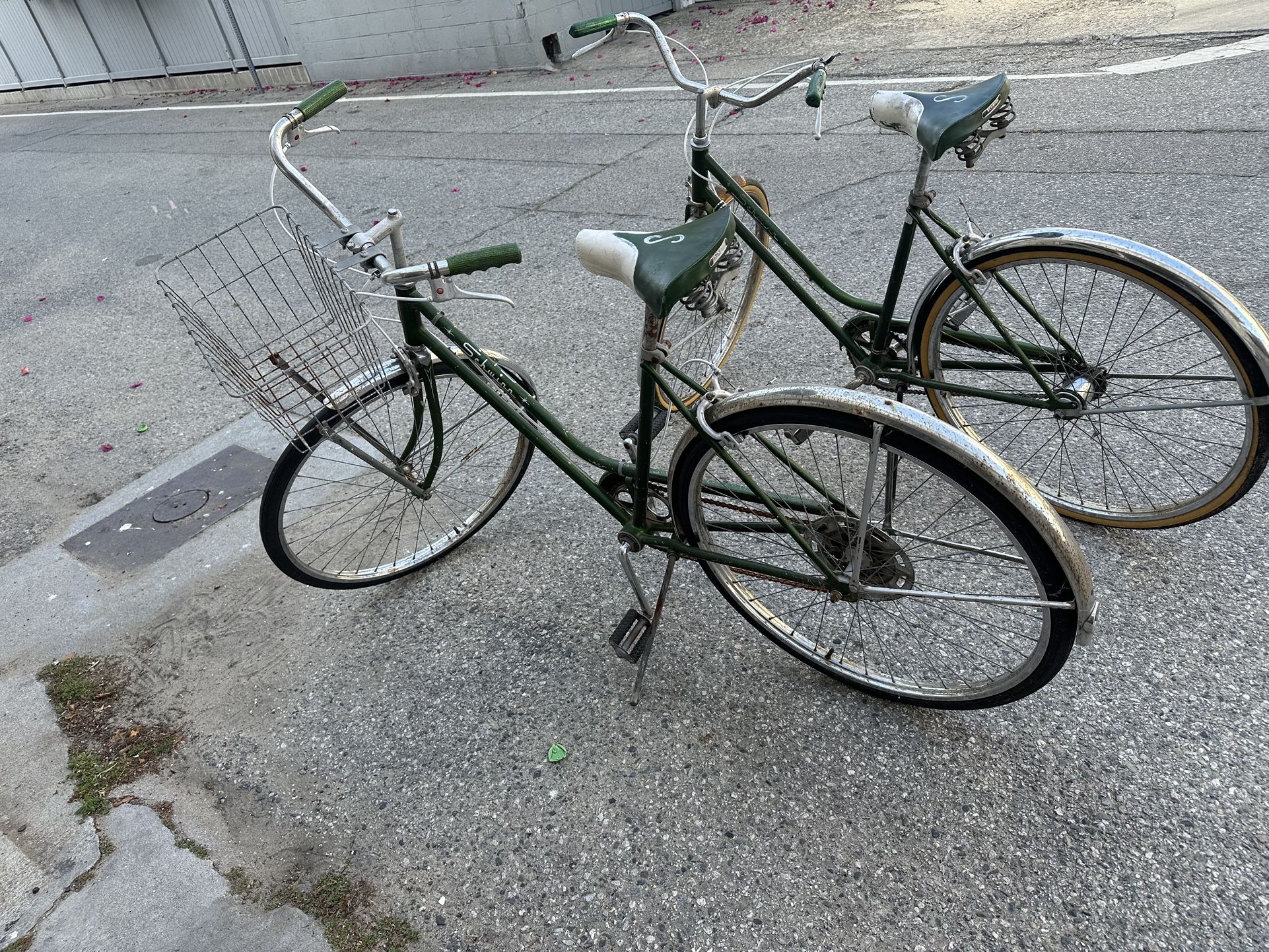 Two Vintage Schwin Bikes for Sale in Inglewood, CA - OfferUp