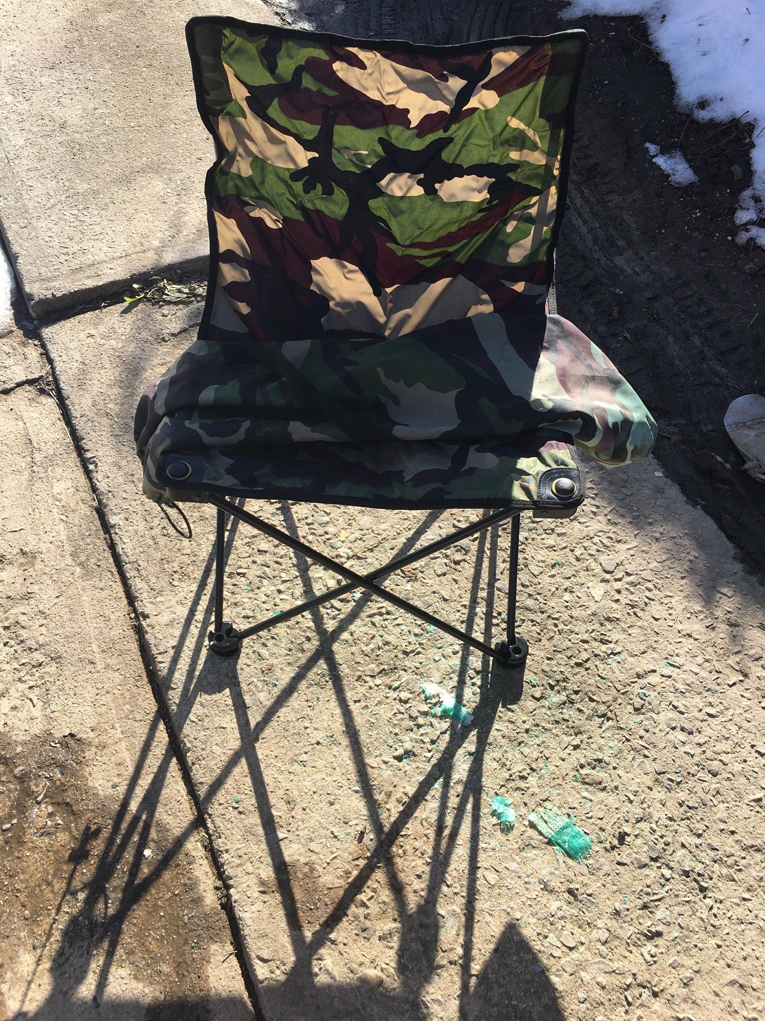 A CANVAS CAMPING CHAIR WITH CANVAS STORAGE BAG FOLDS UP EASY LIKE NEW $20.00