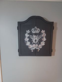 Beautiful Custom Cabinet - Horsehair Felt Dart Board With 6 Darts