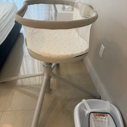 Halo BassiNest® Connected Swivel Sleeper 3.0 - Smart Bassinet