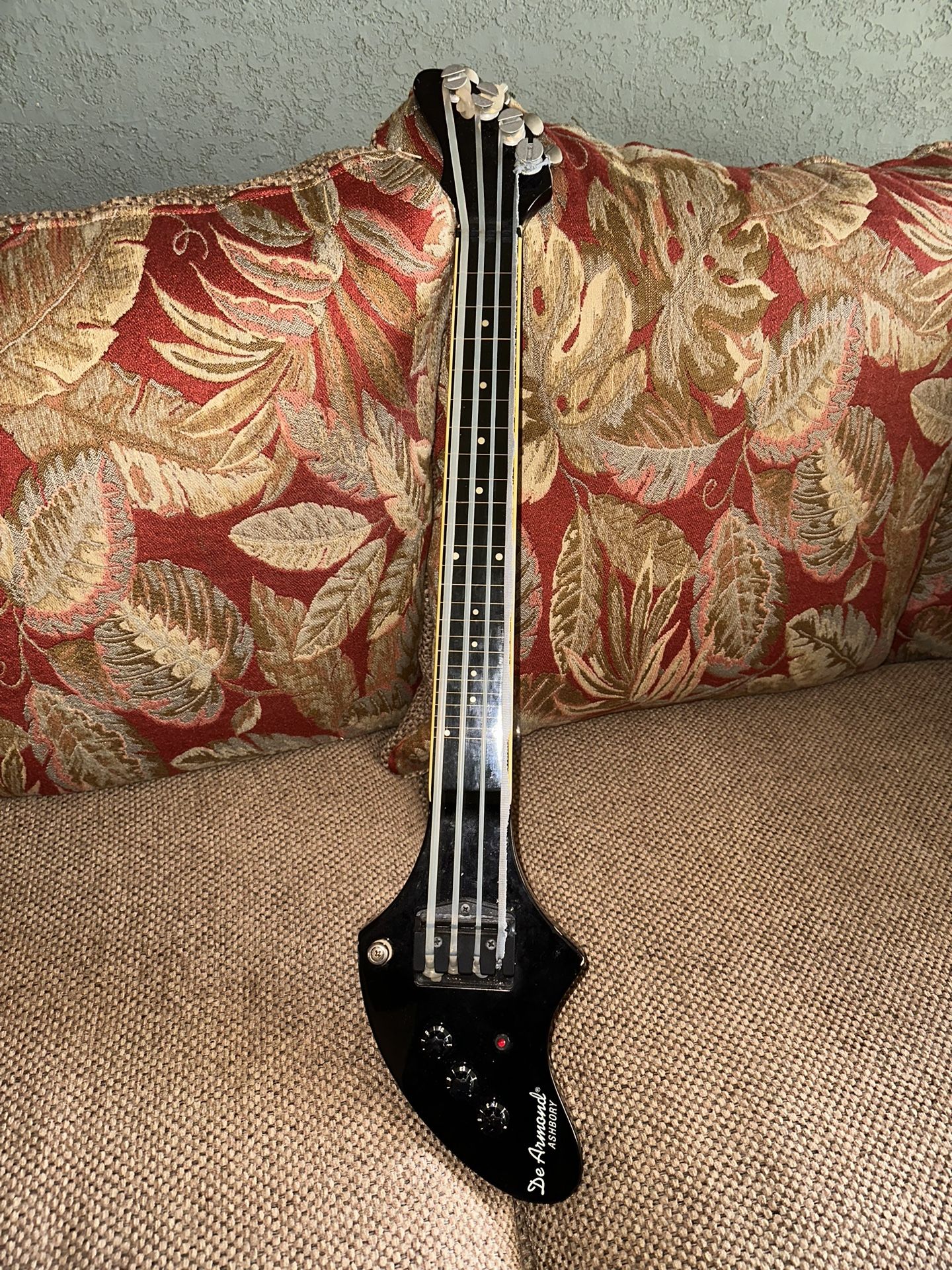 De Armond Dearmond Ashbory Bass Guitar Silicone 