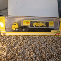 M2 Machines Auto-Haulers Mello Yello 1969 Dodge COE & 1941 Willys Coupe CHASE