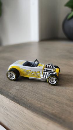 Hot Wheels 1:64 Hot Rod Diecast good