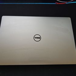 Dell XPS 9560